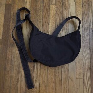 BAGGU SMALL CRESCENT BAG CHOCOLATE PLUM